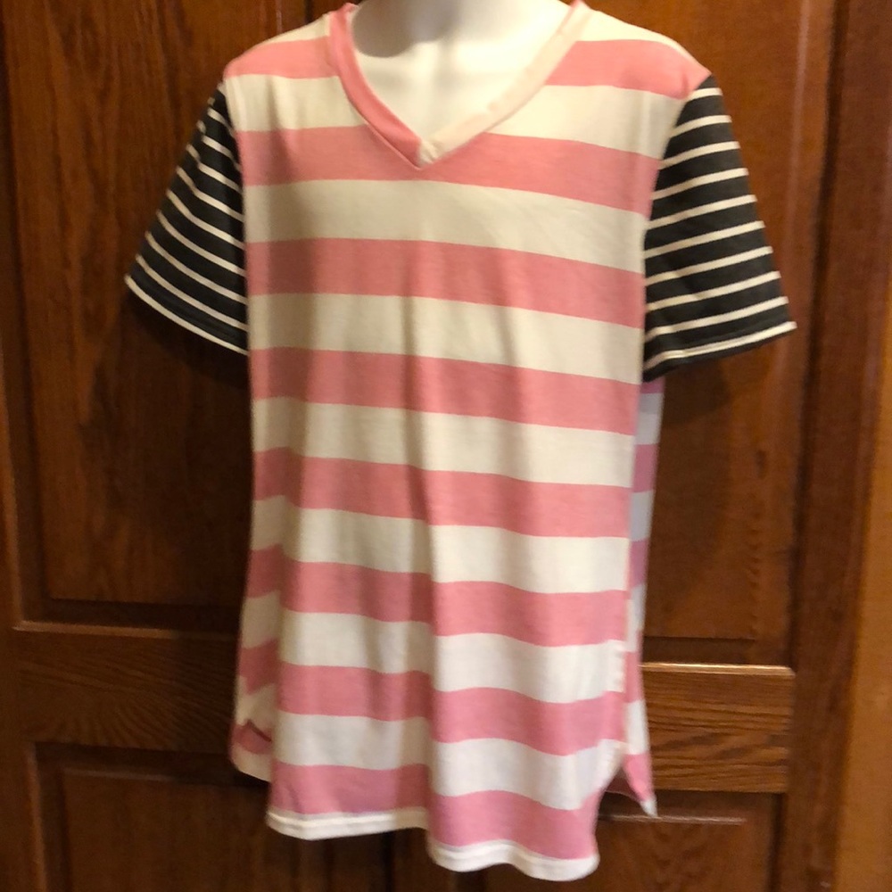 She & Sho top small